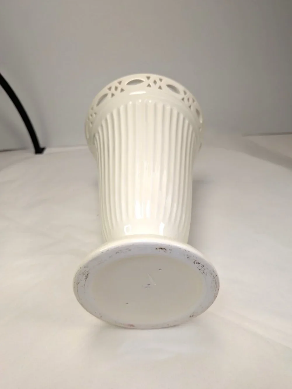 VTG Mid-Century White Ribbed Pedestal Vase w Integrated Flower Frog & Lattice